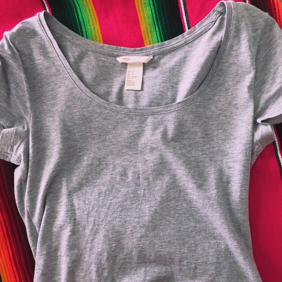 H&M simple grey t shirt - Picture 3 of 3